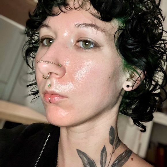 Meet your Posher, Carol - Picture 1 of 1